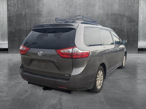 2017 Toyota Sienna XLE