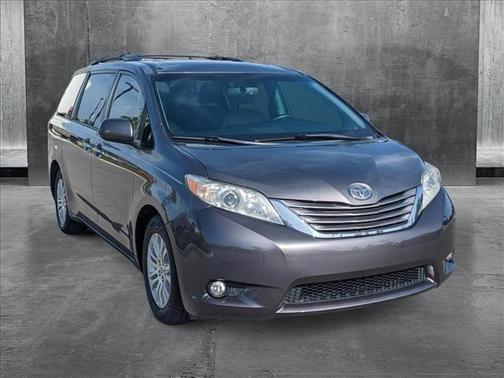 2017 Toyota Sienna XLE