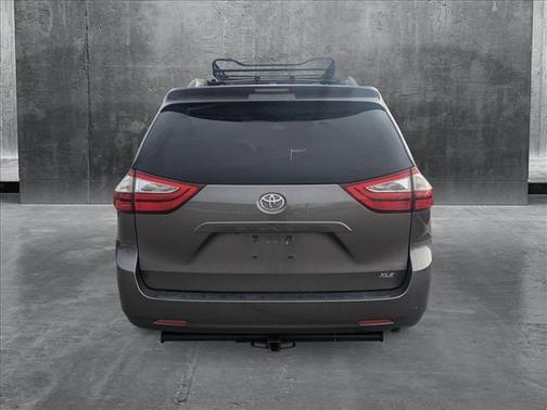 2017 Toyota Sienna XLE