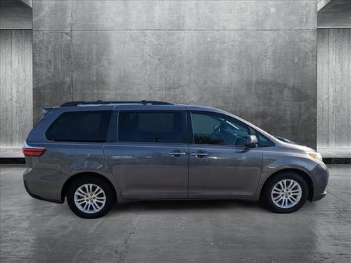 2017 Toyota Sienna XLE
