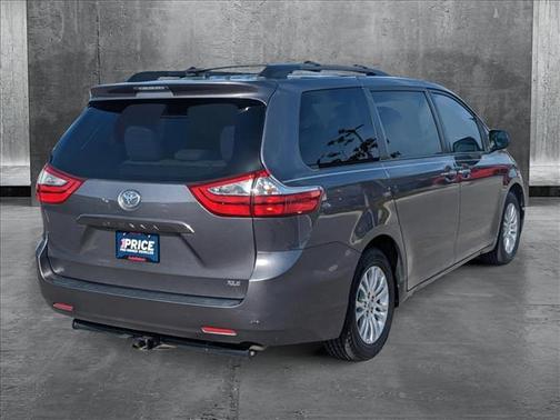 2017 Toyota Sienna XLE