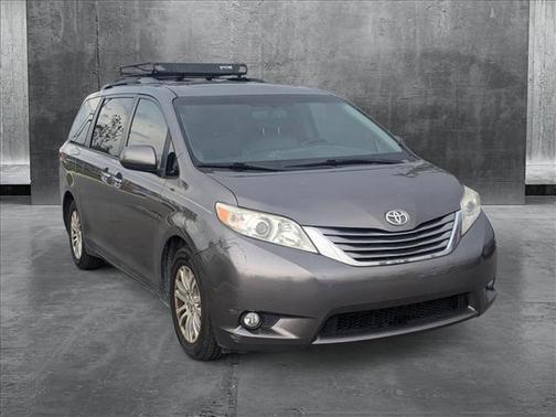 2017 Toyota Sienna XLE