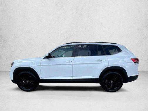 Pure White 2022 Volkswagen Atlas 2.0T SE w/Technology