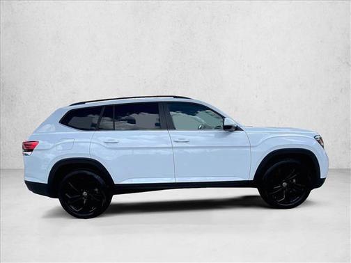 Pure White 2022 Volkswagen Atlas 2.0T SE w/Technology