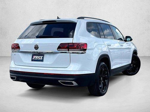 Pure White 2022 Volkswagen Atlas 2.0T SE w/Technology