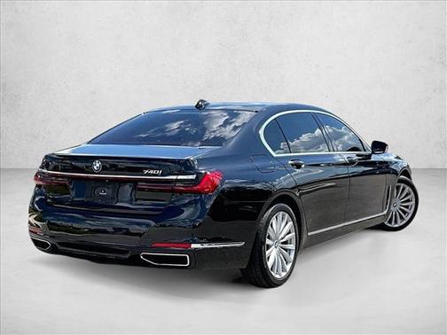 Black Sapphire Metallic 2022 BMW 740 i