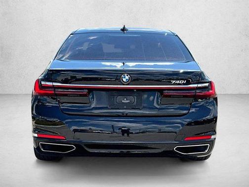 Black Sapphire Metallic 2022 BMW 740 i