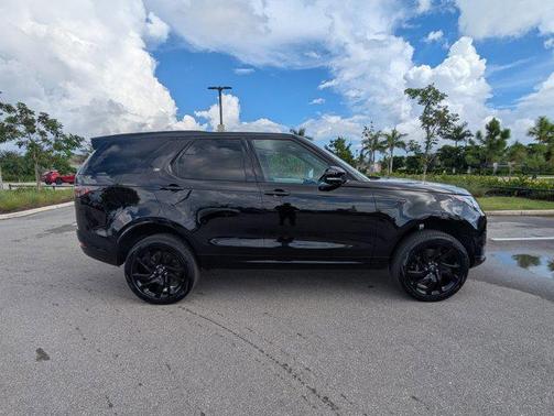 2024 Land Rover Discovery P360 Metropolitan Edition