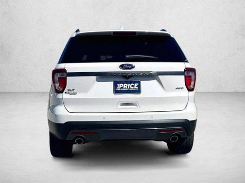 White 2017 Ford Explorer XLT