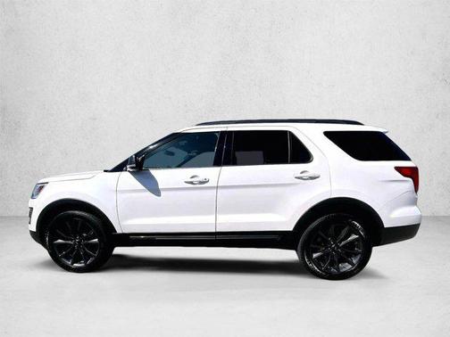 White 2017 Ford Explorer XLT