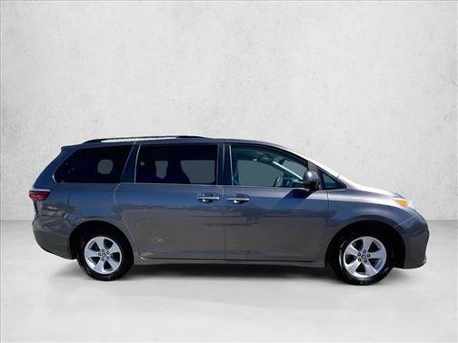 2020 Toyota Sienna LE
