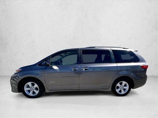 2020 Toyota Sienna LE