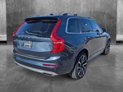 2019 Volvo XC90 T6 Momentum