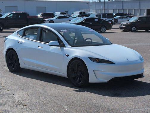 Pearl White Multi-Coat 2025 Tesla Model 3 Performance