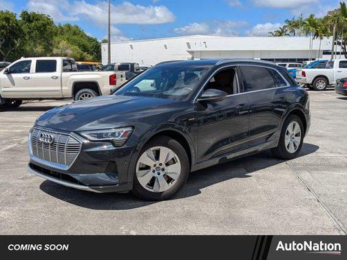 2019 Audi e-tron Premium Plus