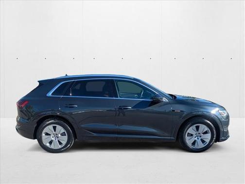 2019 Audi e-tron Premium Plus
