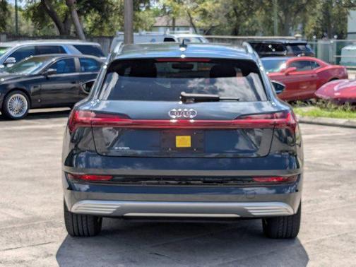 2019 Audi e-tron Premium Plus