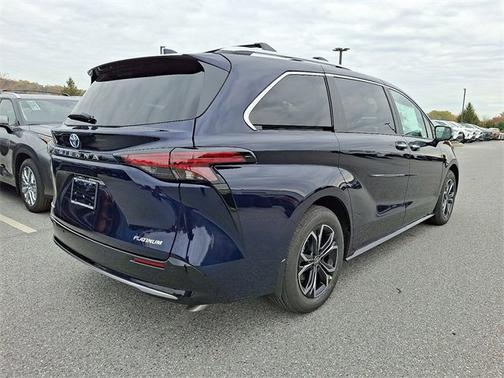 2025 Toyota Sienna Platinum