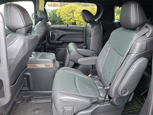 2025 Toyota Sienna Platinum