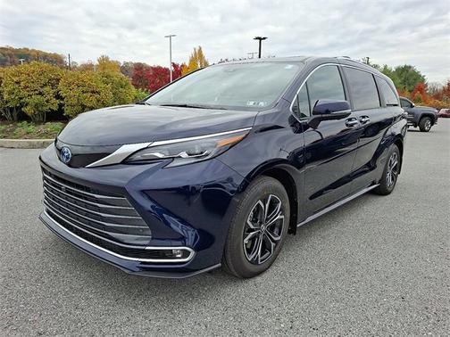 2025 Toyota Sienna Platinum