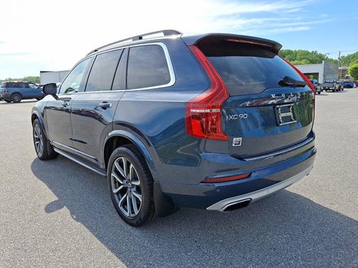 2019 Volvo XC90 T6 Momentum