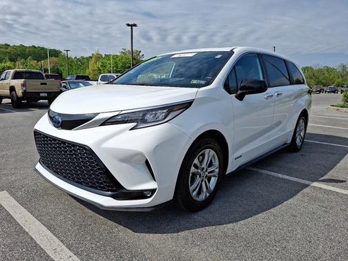 2021 Toyota Sienna XSE 7 Passenger