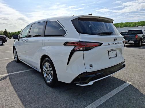 2021 Toyota Sienna XSE 7 Passenger