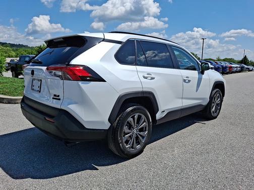 2024 Toyota RAV4 Hybrid XLE Premium