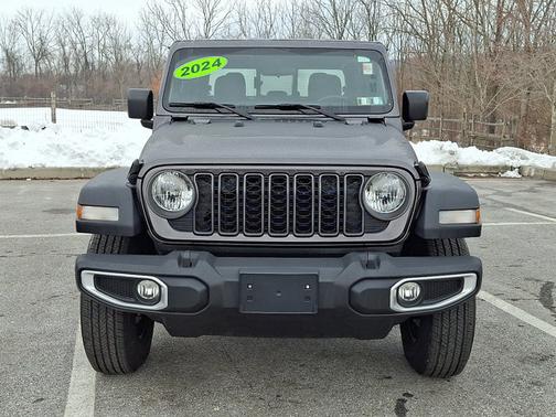 2024 Jeep Gladiator Sport
