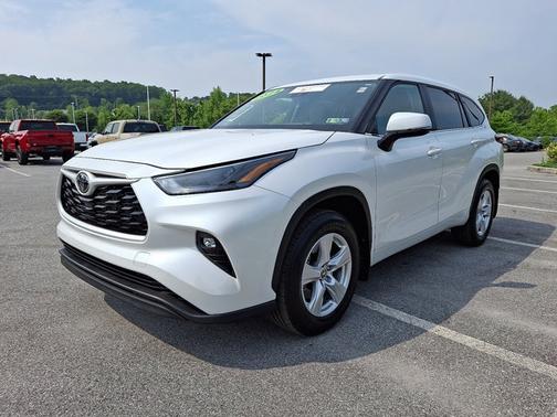 2024 Toyota Highlander LE