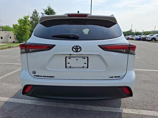 2024 Toyota Highlander LE