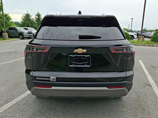 Mosaic Black Metallic 2025 Chevrolet Equinox FWD LT
