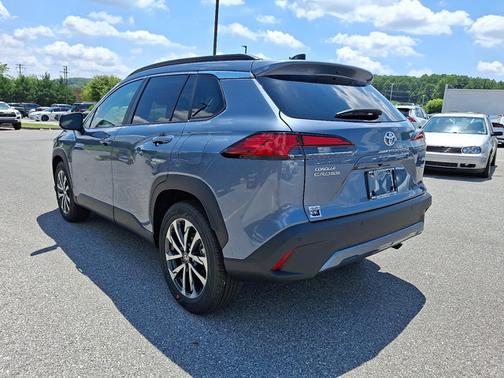 2025 Toyota Corolla Cross XLE