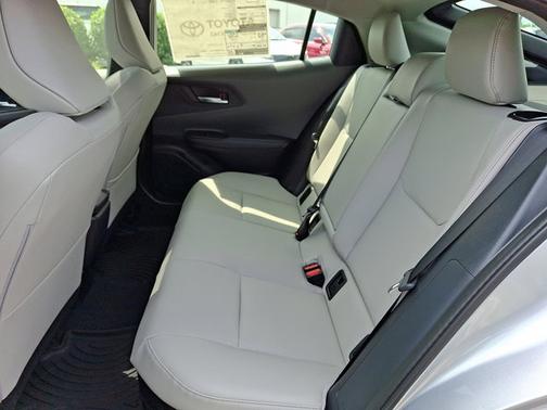 2025 Toyota Prius XLE