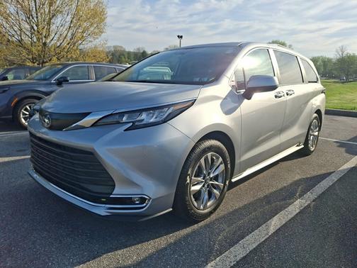 2023 Toyota Sienna XLE