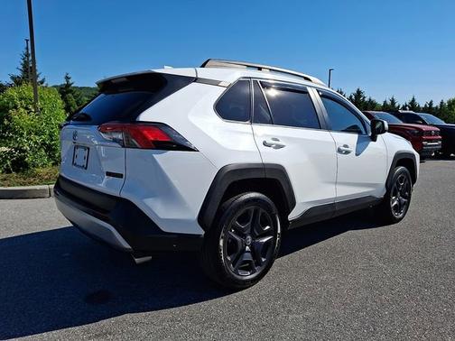 Ice Cap   040 2023 Toyota RAV4 Adventure