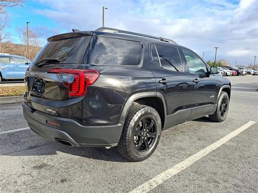 2022 GMC Acadia AT4