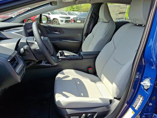 2025 Toyota Prius XLE