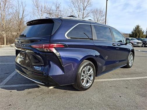 2024 Toyota Sienna Platinum