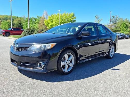 Attitude Black Metallic   218 2014 Toyota Camry SE