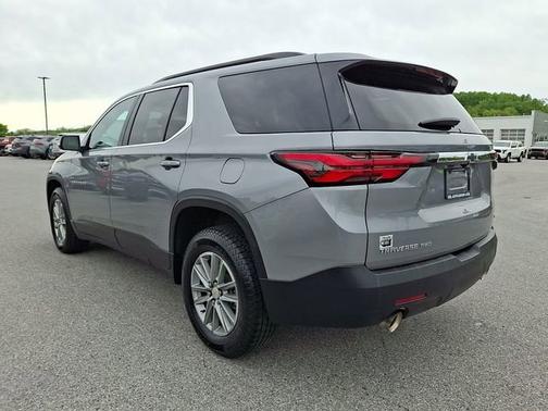 Sterling Gray Metallic 2023 Chevrolet Traverse LT Cloth