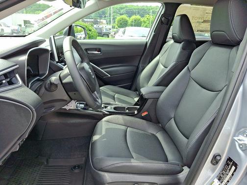 2025 Toyota Corolla Cross XLE