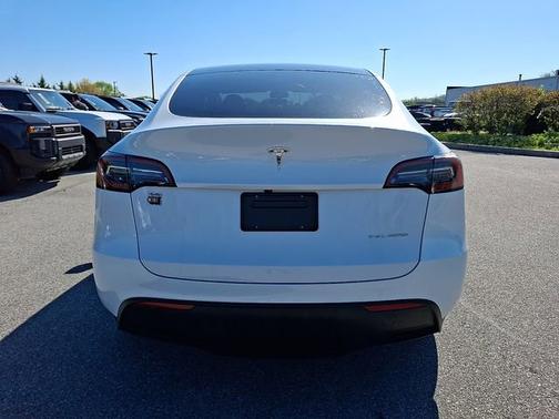 Pearl White Multi Coat 2023 Tesla Model Y Long Range