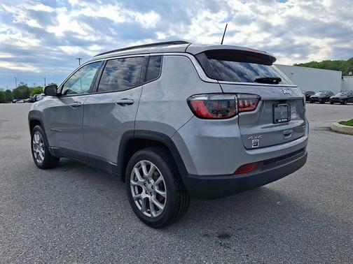 Billet Silver Metallic Clearcoat 2022 Jeep Compass Latitude Lux