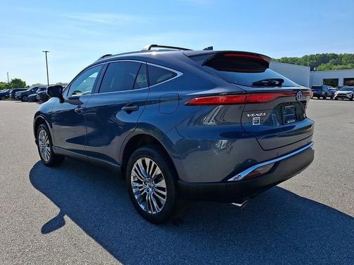 Coastal Gray Metallic 2023 Toyota Venza Limited
