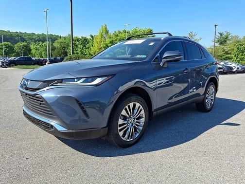 Coastal Gray Metallic 2023 Toyota Venza Limited