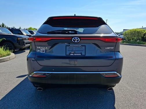 Coastal Gray Metallic 2023 Toyota Venza Limited
