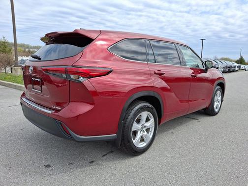 2022 Toyota Highlander LE