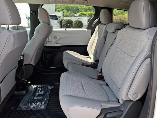 Ice Cap 2026 Toyota Sienna LE