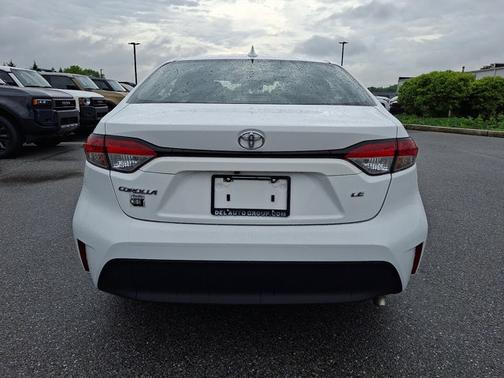 Ice Cap 2024 Toyota Corolla LE